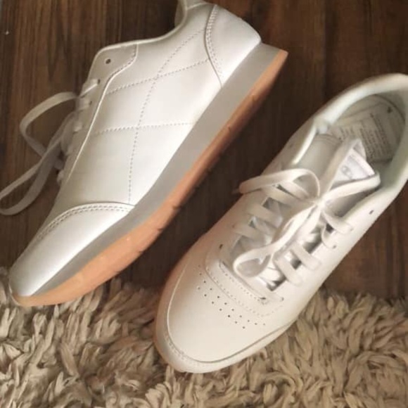 Champion Shoes - Champions Womens All White Sneakers BRAND NEW Champion Shoes - Champions Womens All White Sneakers BRAND NEW